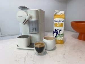 Nespresso lattissima one, review, milk