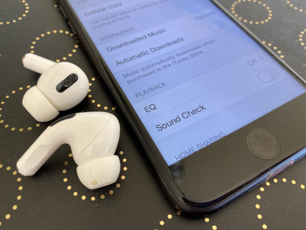 apple, airpods, pro, review, after one year, hot to, active, noise cancel, transparency, hear though, mode, block noise, hear sound, listen, water, phone call, conference, sound, audio, quality, switch, eq, what is, does it work, seamless, switch, devices, erin, tech, technology, blogger, vlogger, canada, USA, america, tech, technology, gadget, best, audio sharing, , battery, qi, charging, fit, feel, comfortable